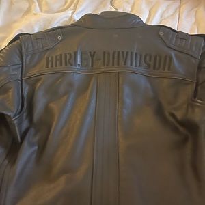 Harley Davidson leather jacket size medium